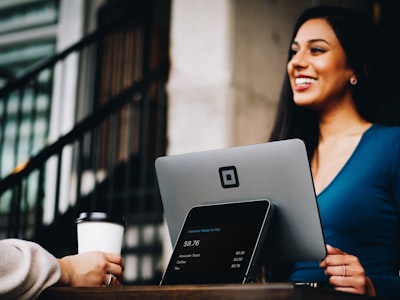 AI Agents vs Chatbots: Which Boosts Ecommerce Customer Satisfaction?