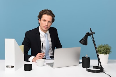 Boost Your Ecommerce KPIs: AI Chatbots vs Live Chat Support