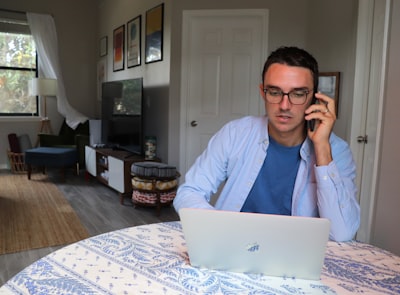 Scaling Ecommerce Support: Offshore vs. Part-Time Agents for Black Friday Sales